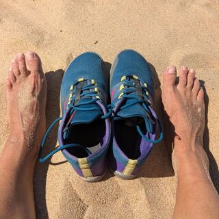 Après un entrainement pour un #trail repos bien mérité, toujours les doigts de pied en éventail ! 🌞⛱️

#courseapied #lfr #farniente #olage #orteils #doigtsdepieds #minimalistes #barefootfrance #barefoot #leguano